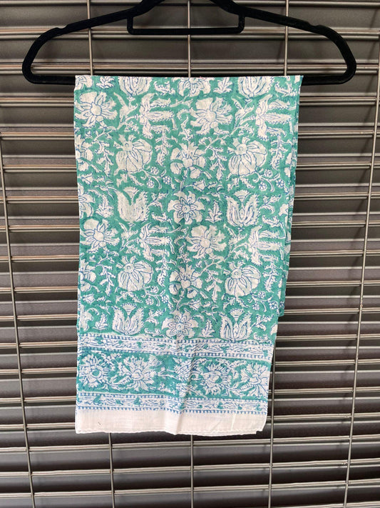 Pareo in mussola di cotone, tessuto stampato a mano. Fantasia floreale .A31