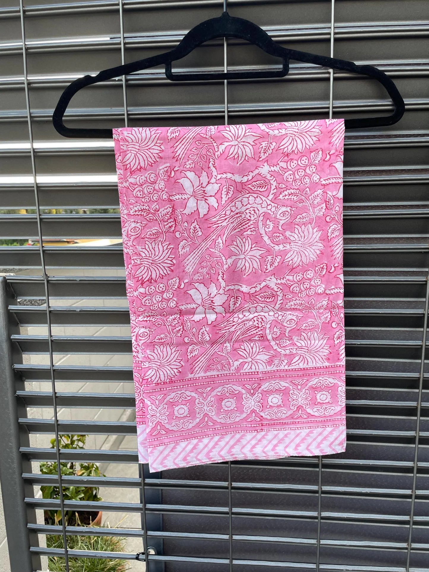 Pareo in mussola di cotone, tessuto stampato a mano. Fantasia floreale A15