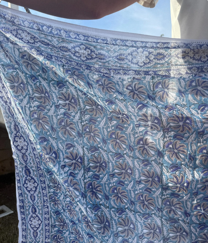 Pareo in mussola di cotone, tessuto stampato a mano. Fantasia floreale. A20