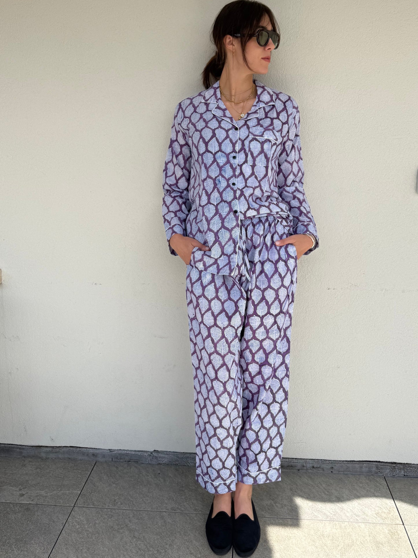 Langer Pyjama aus 100 % reiner Bio-Baumwolle mit grünem Blumenmuster, hergestellt in Jaipur