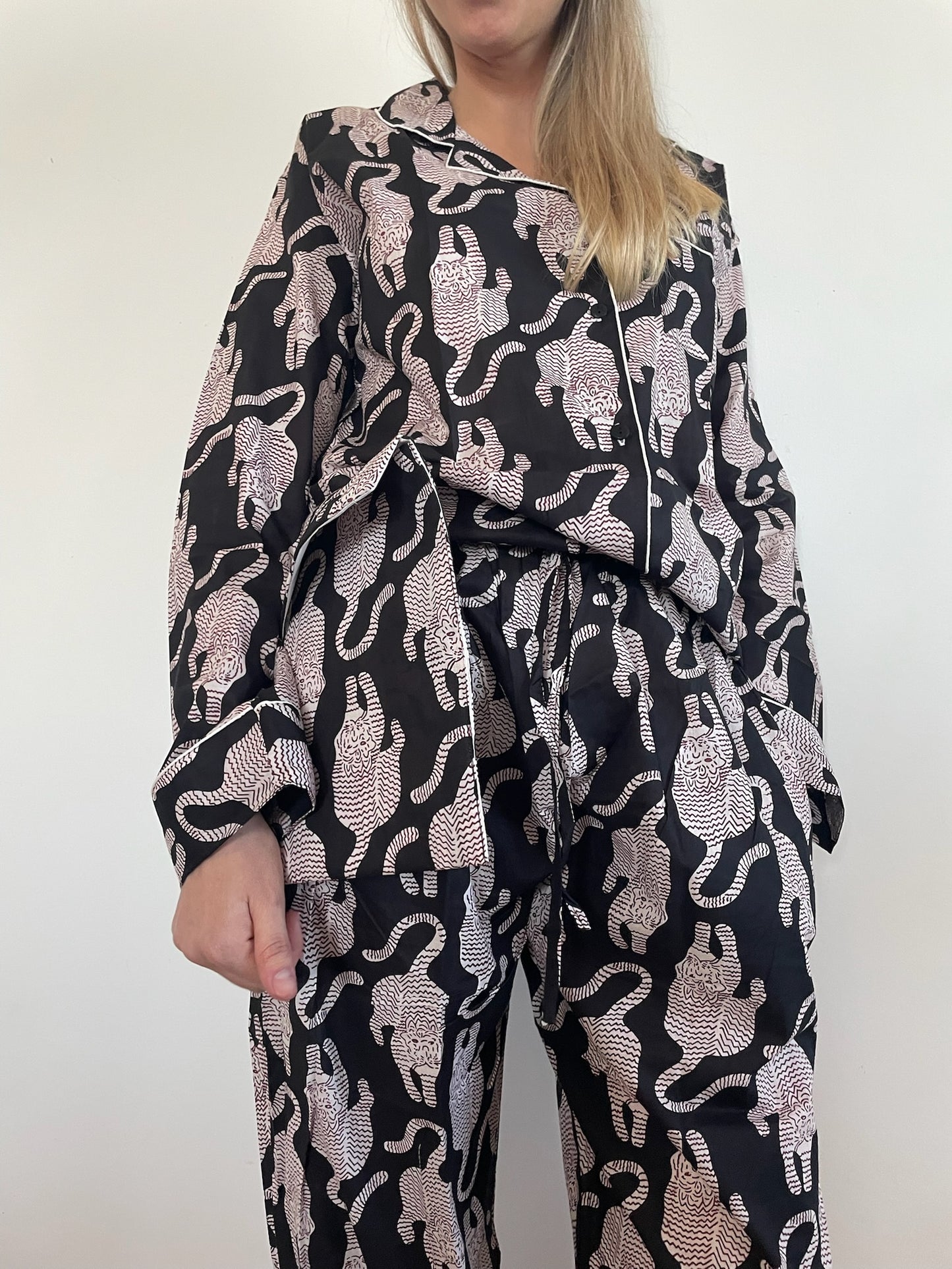 Langer Pyjama aus 100 % reiner Bio-Baumwolle mit Tiermuster, hergestellt in Jaipur