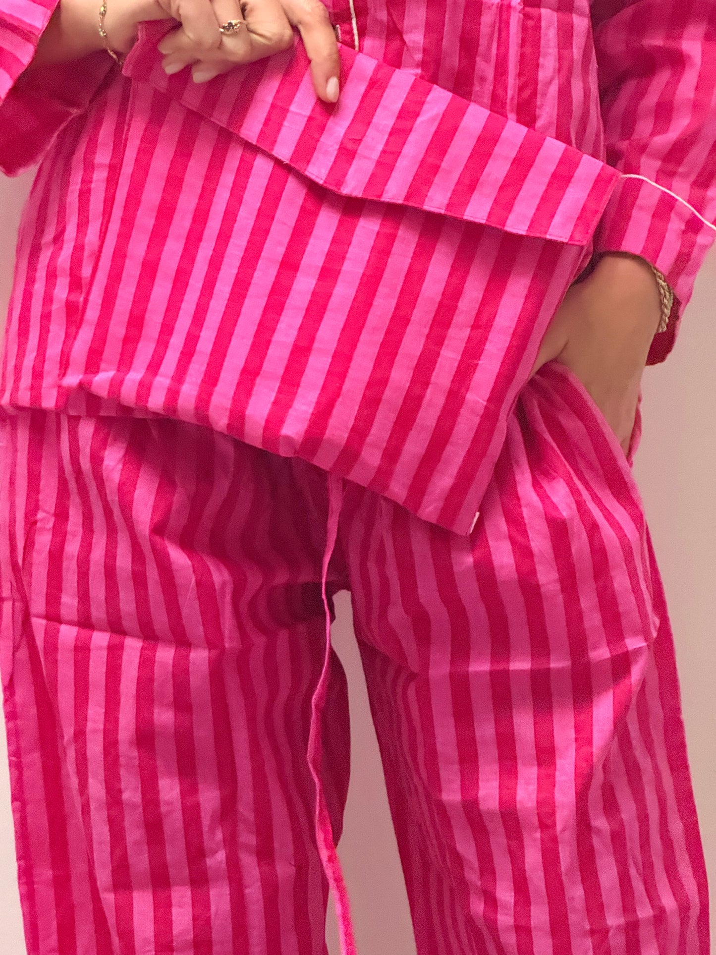 Nuova collezione - Pigiama lungo 100% puro cotone organico a righe rosa