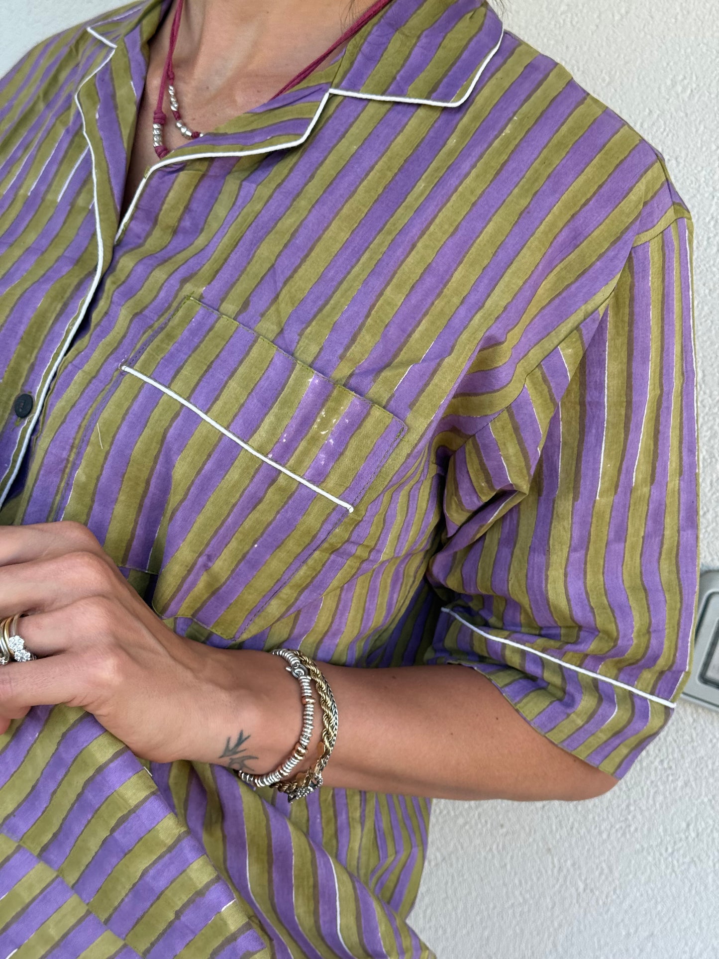 Pigiama corto 100% puro cotone organico a righe verde viola, made in Jaipur