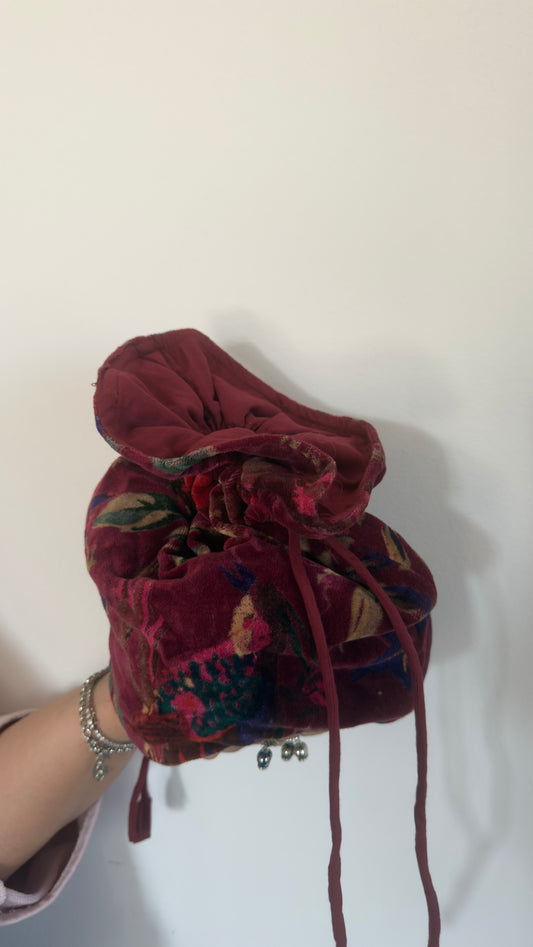 Beauty-Pochette aus Samt mit Blumenmuster