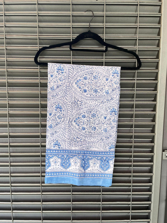 Pareo in mussola di cotone, tessuto stampato a mano. Fantasia floreale .A27