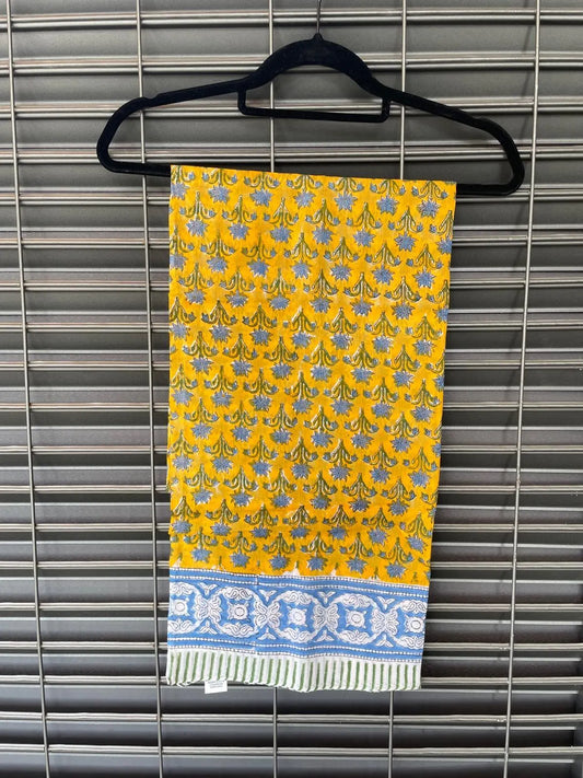 Pareo in mussola di cotone, tessuto stampato a mano. Fantasia floreale .A30