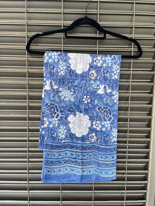 Pareo in mussola di cotone, tessuto stampato a mano. Fantasia floreale .A29