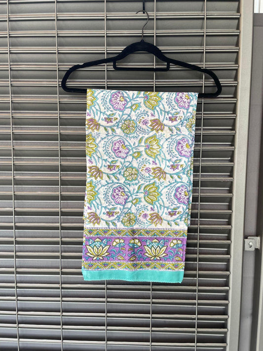 Pareo in mussola di cotone, tessuto stampato a mano. Fantasia floreale .A26