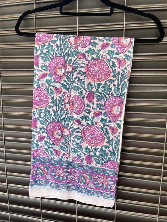 Pareo in mussola di cotone, tessuto stampato a mano. Fantasia floreale .A39