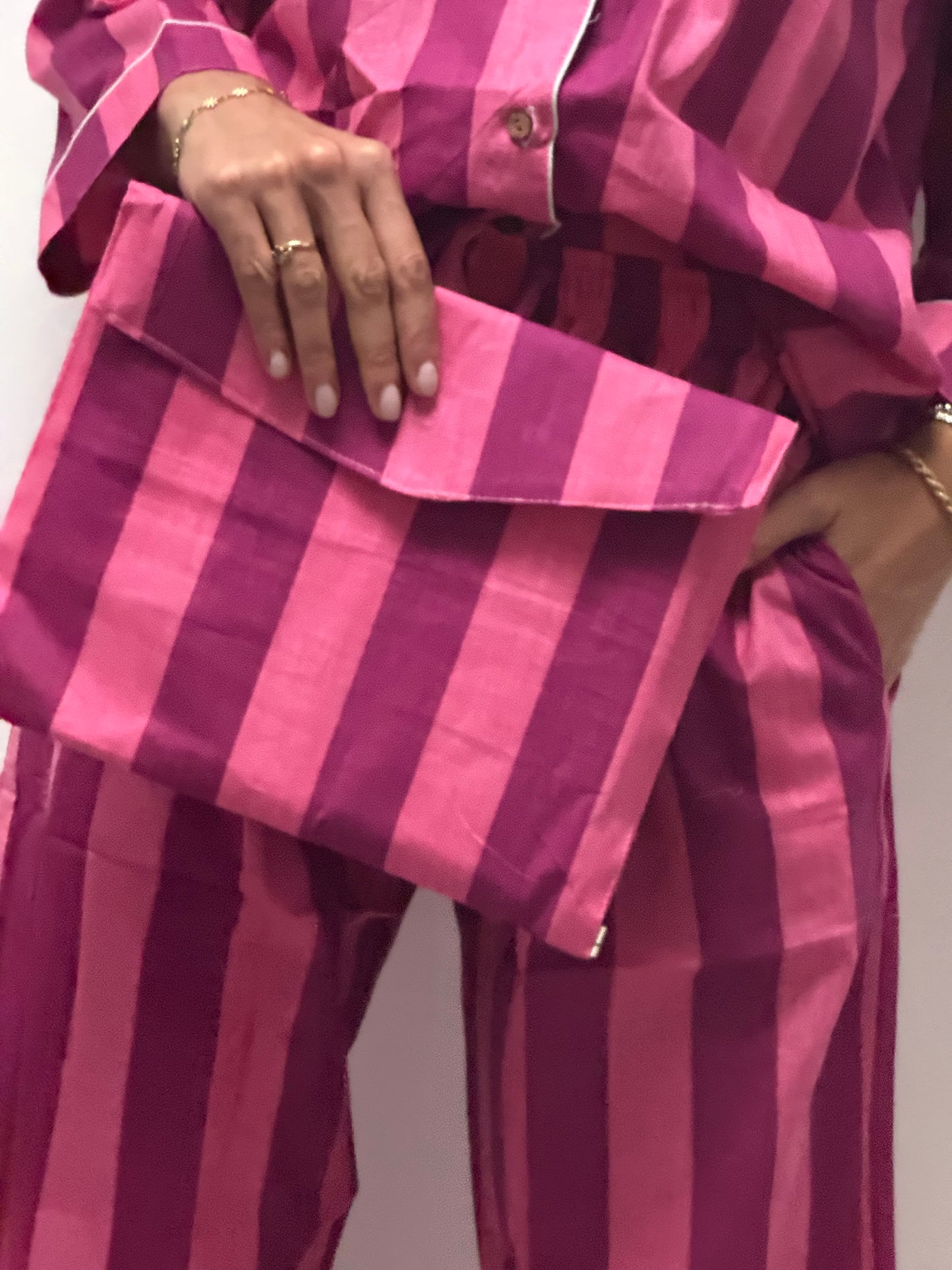 Nuova collezione - Pigiama lungo 100% puro cotone organico a righe rosa/viola