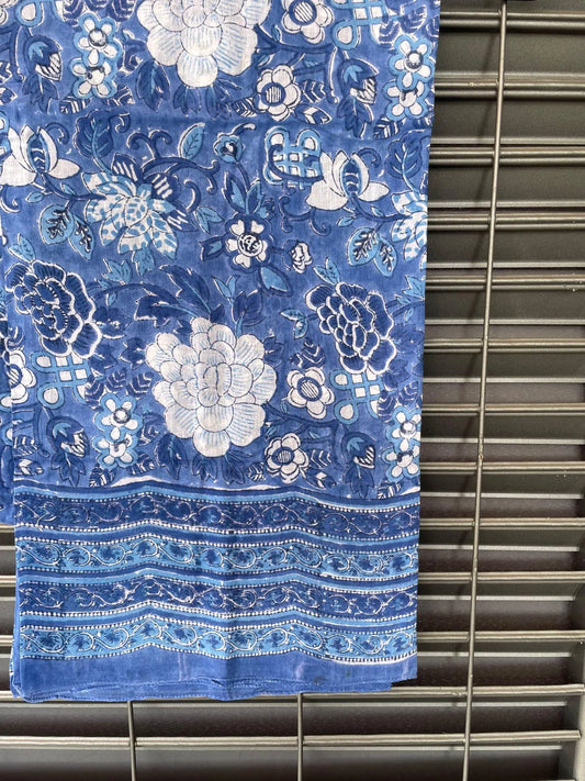 Pareo in mussola di cotone, tessuto stampato a mano. Fantasia floreale .A29