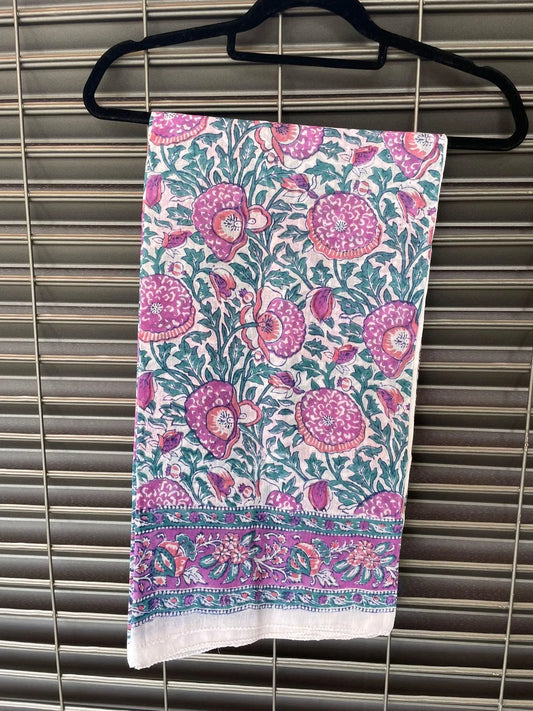 Pareo in mussola di cotone, tessuto stampato a mano. Fantasia floreale .A39