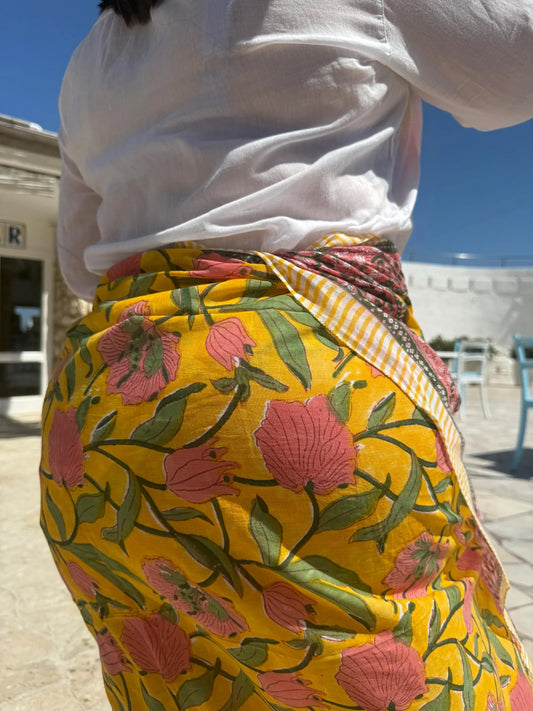 Pareo in mussola di cotone, tessuto stampato a mano. Fantasia floreale.A11