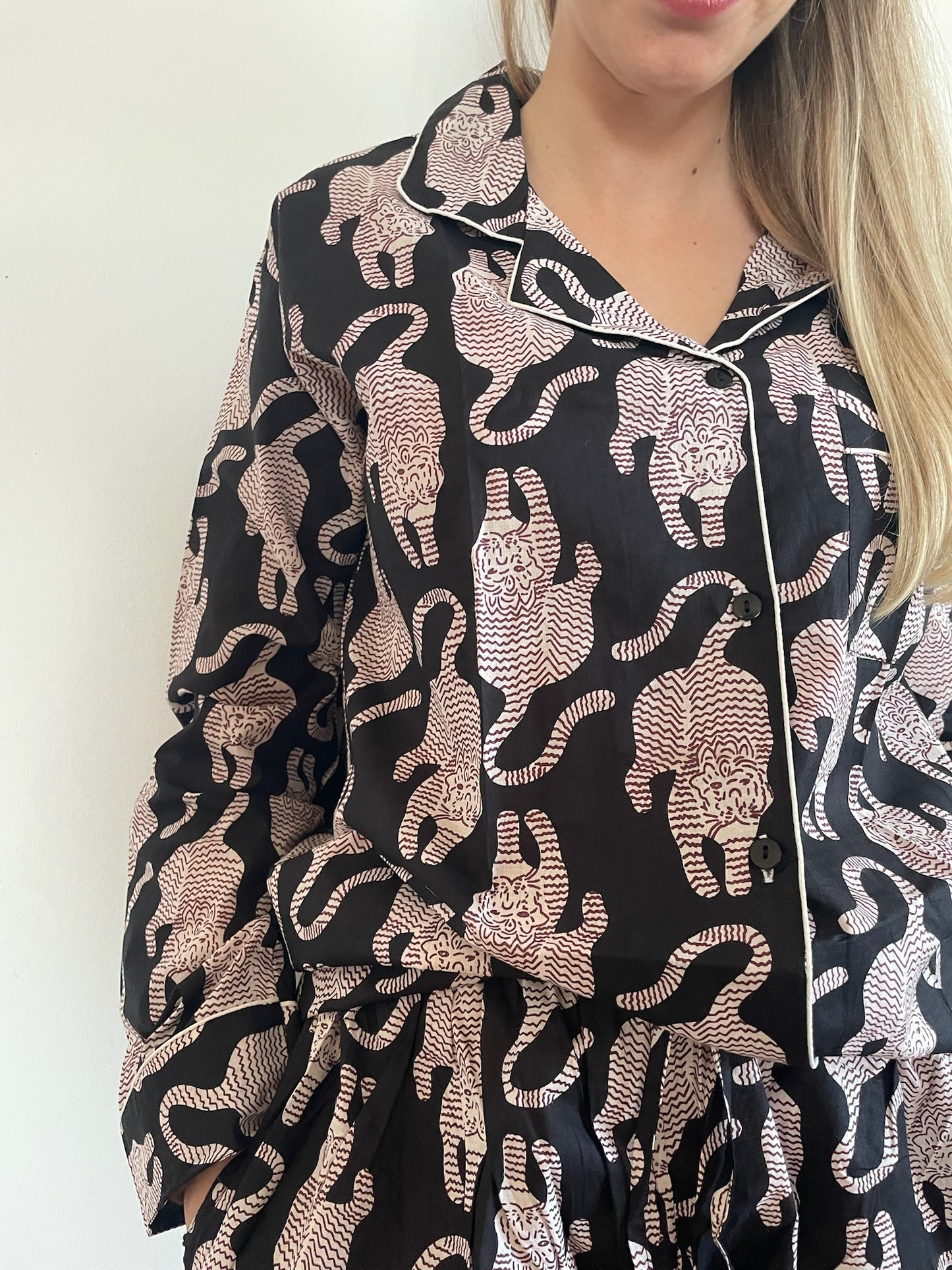 Langer Pyjama aus 100 % reiner Bio-Baumwolle mit Tiermuster, hergestellt in Jaipur