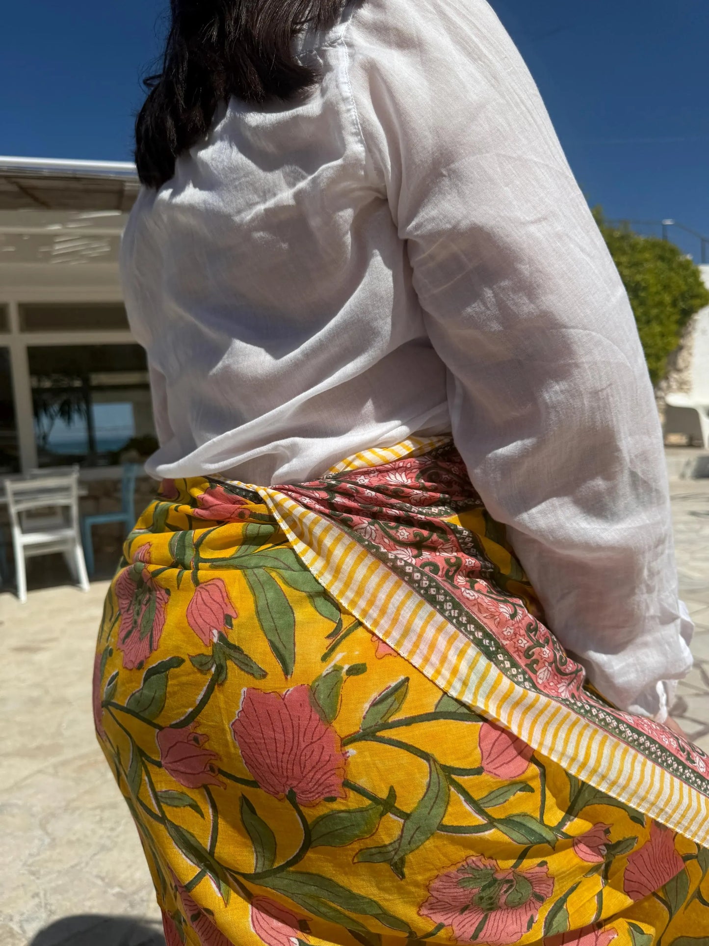 Pareo in mussola di cotone, tessuto stampato a mano. Fantasia floreale.A11