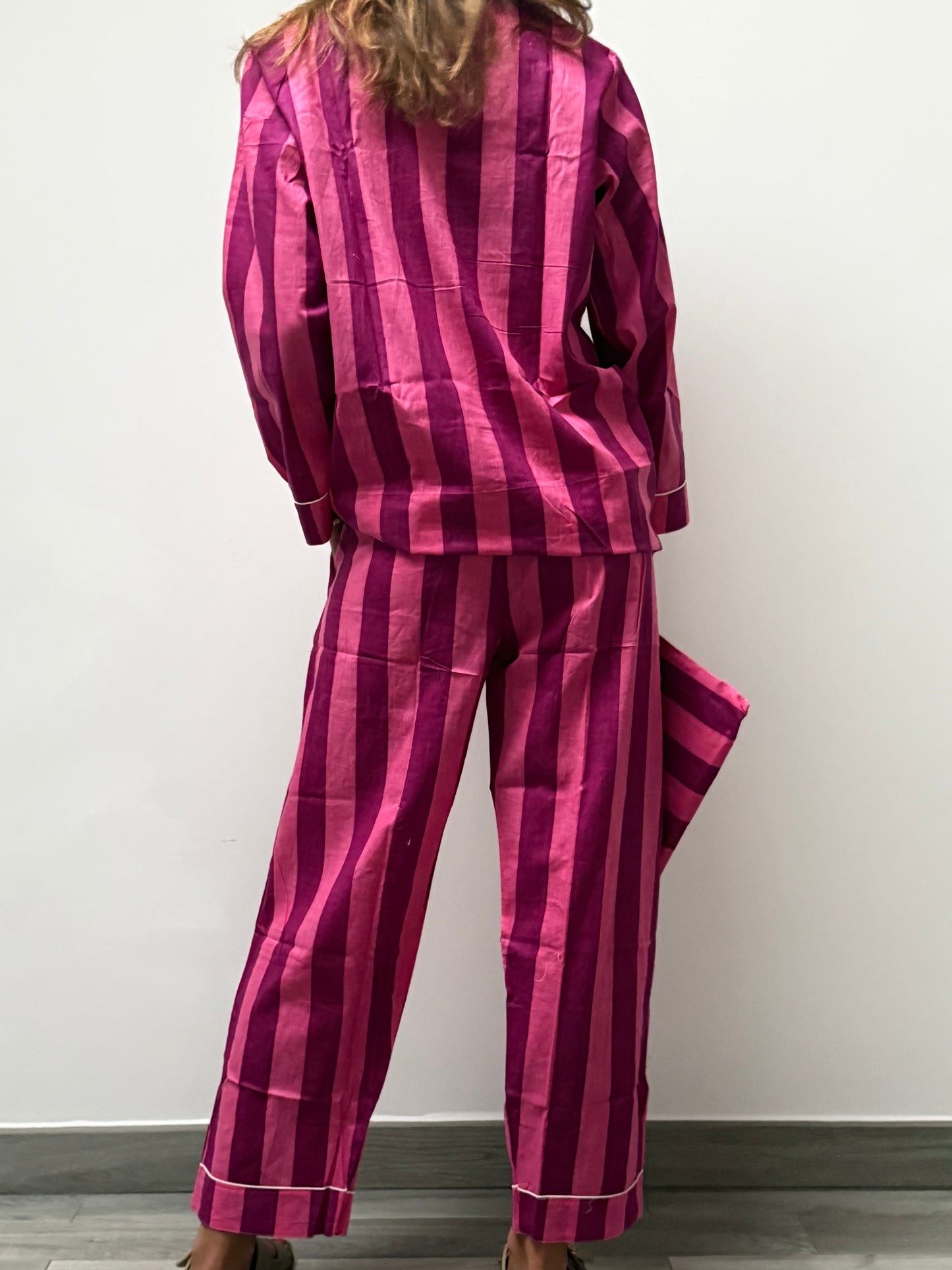 Nuova collezione - Pigiama lungo 100% puro cotone organico a righe rosa/viola