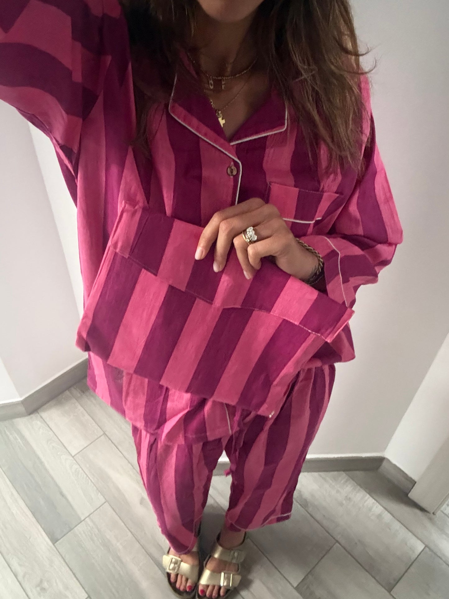 Nuova collezione - Pigiama lungo 100% puro cotone organico a righe rosa/viola