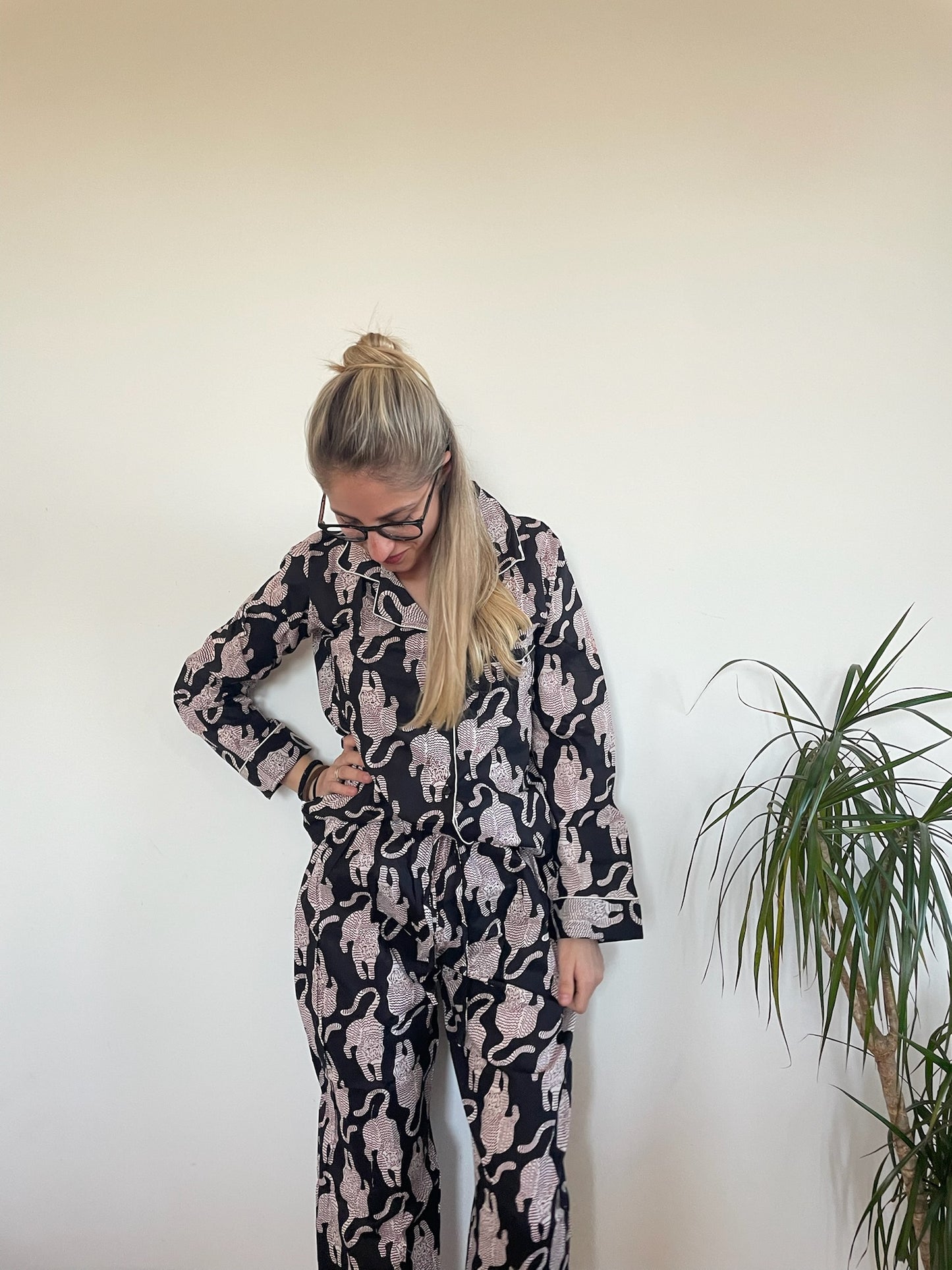 Langer Pyjama aus 100 % reiner Bio-Baumwolle mit Tiermuster, hergestellt in Jaipur
