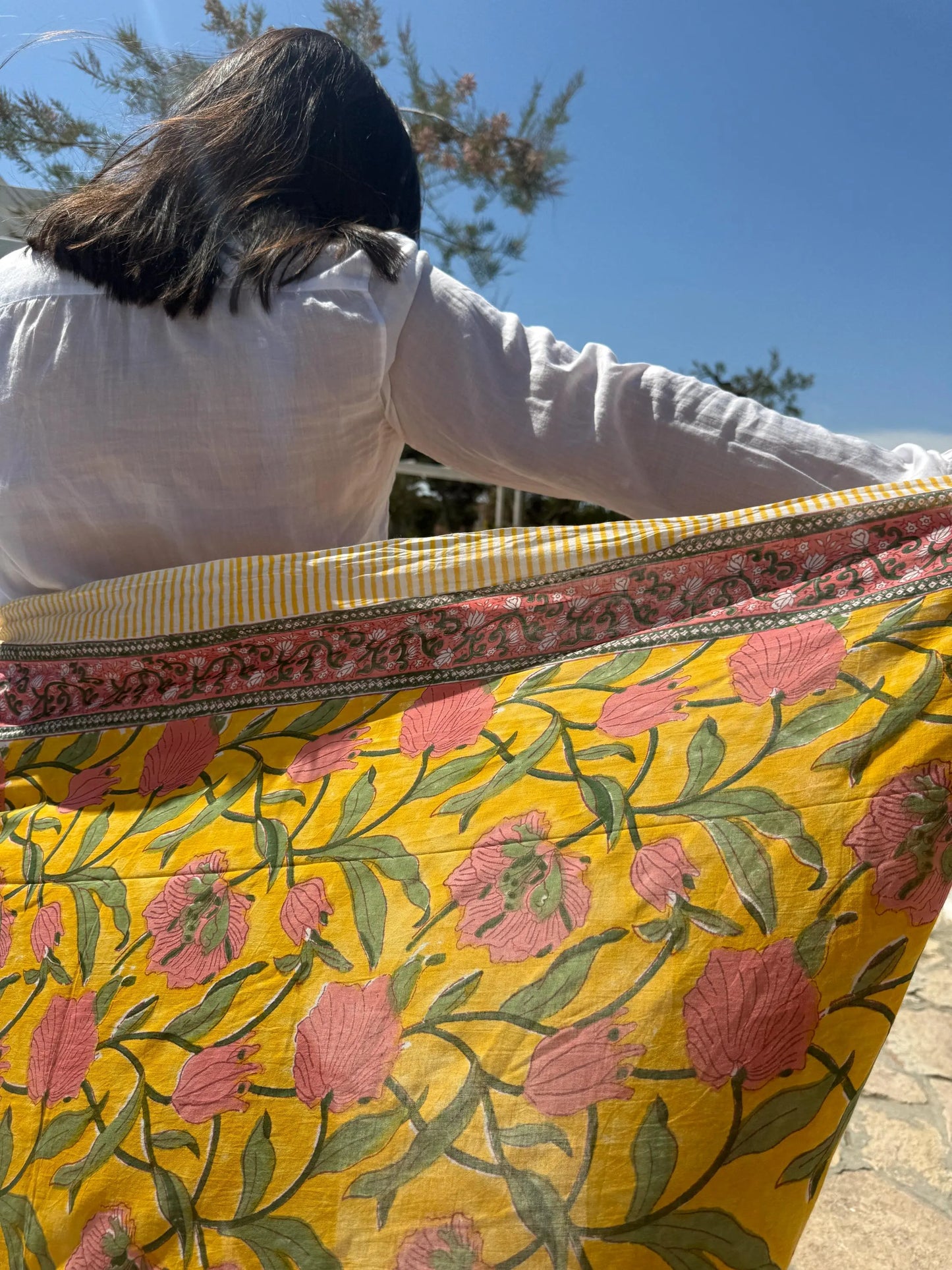 Pareo in mussola di cotone, tessuto stampato a mano. Fantasia floreale.A11