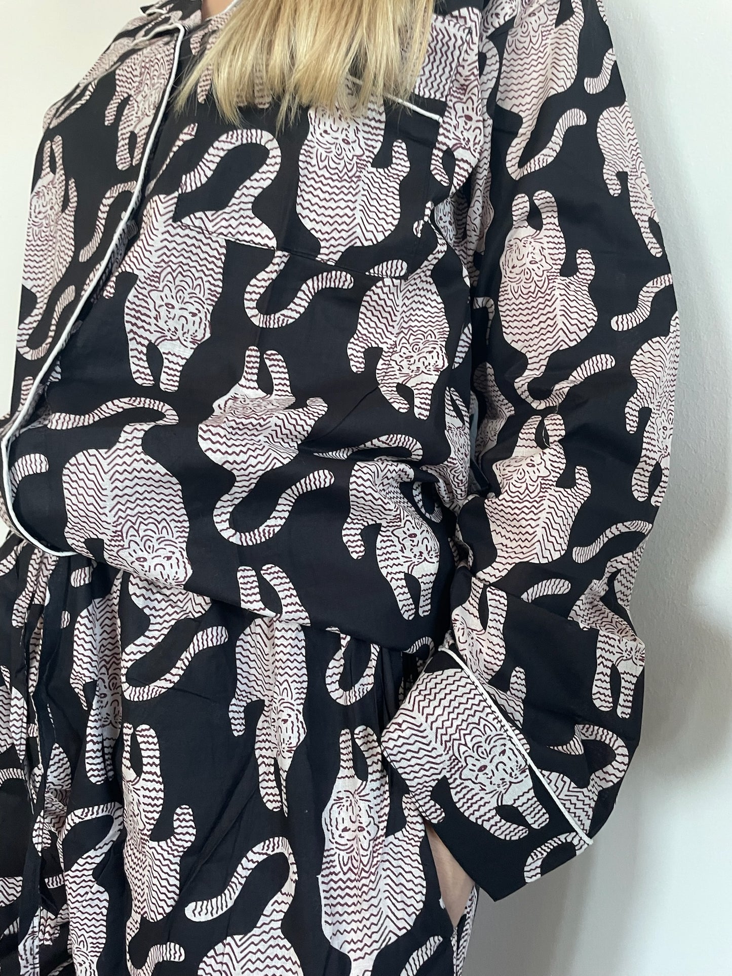 Langer Pyjama aus 100 % reiner Bio-Baumwolle mit Tiermuster, hergestellt in Jaipur