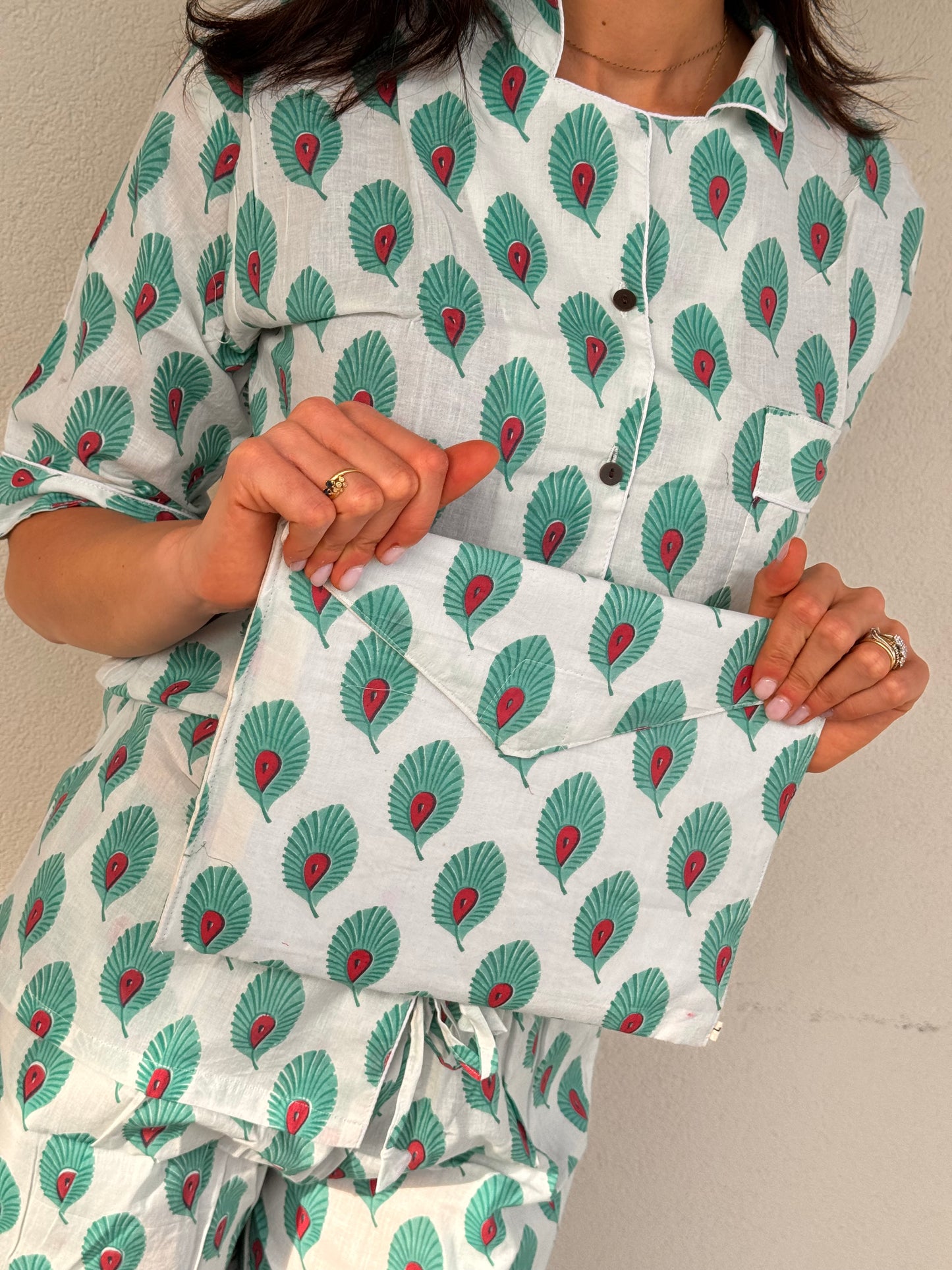Pigiama corto 100% puro cotone organico piume azzurre, made in Jaipur