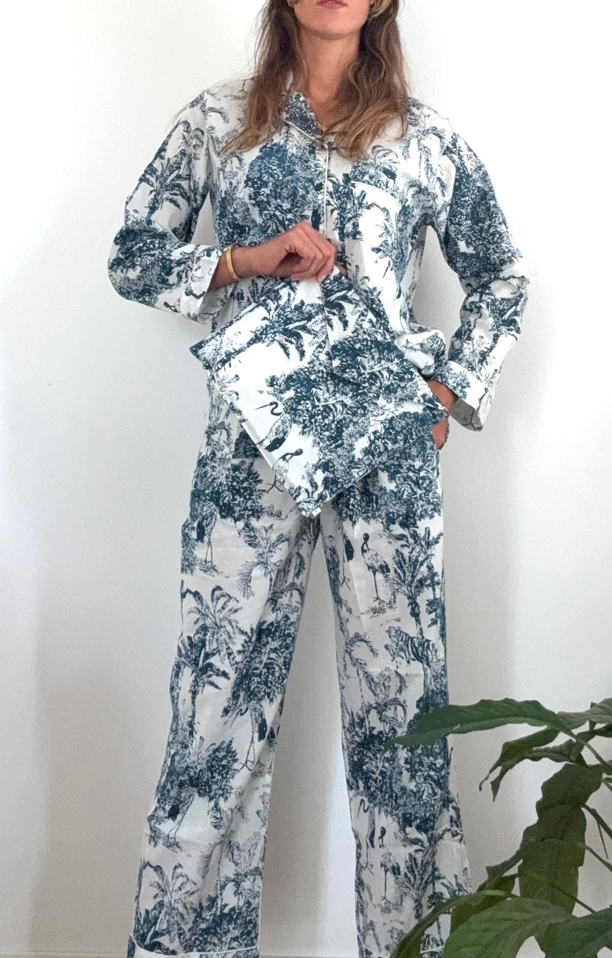 Pigiama lungo 100% puro cotone organico, fantasia savana blu