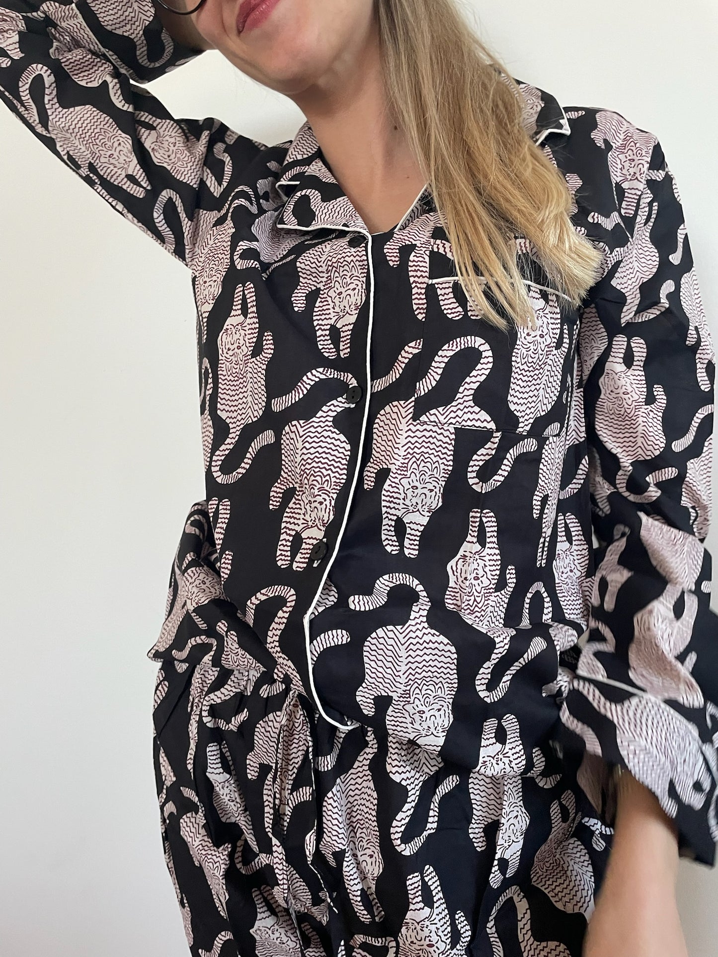 Langer Pyjama aus 100 % reiner Bio-Baumwolle mit Tiermuster, hergestellt in Jaipur