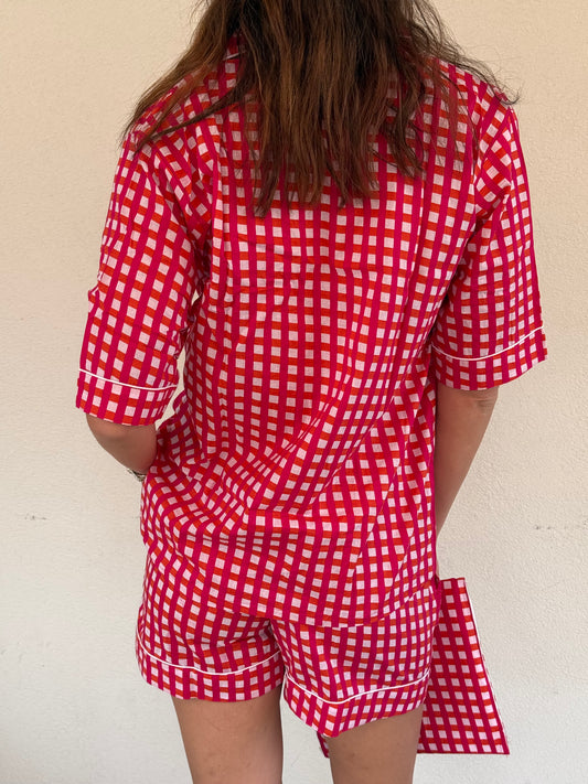 Kurzer Pyjama aus 100 % Bio-Baumwolle mit fuchsia-orangefarbenem Karomuster, hergestellt in Jaipur