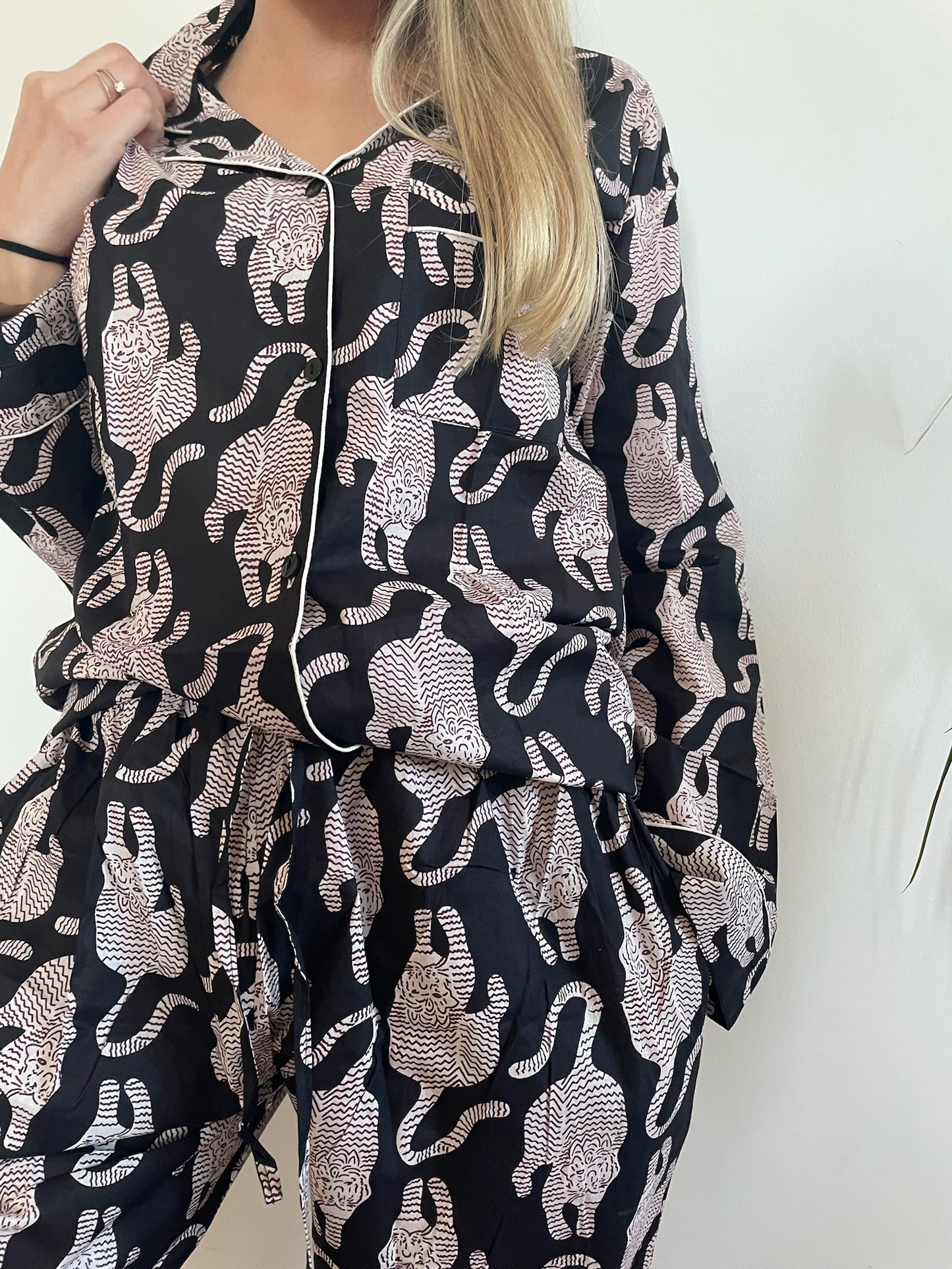 Langer Pyjama aus 100 % reiner Bio-Baumwolle mit Tiermuster, hergestellt in Jaipur