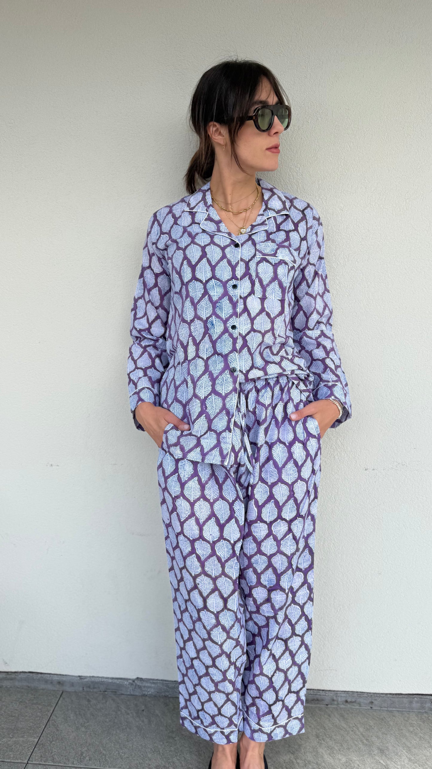 Langer Pyjama aus 100 % reiner Bio-Baumwolle mit grünem Blumenmuster, hergestellt in Jaipur