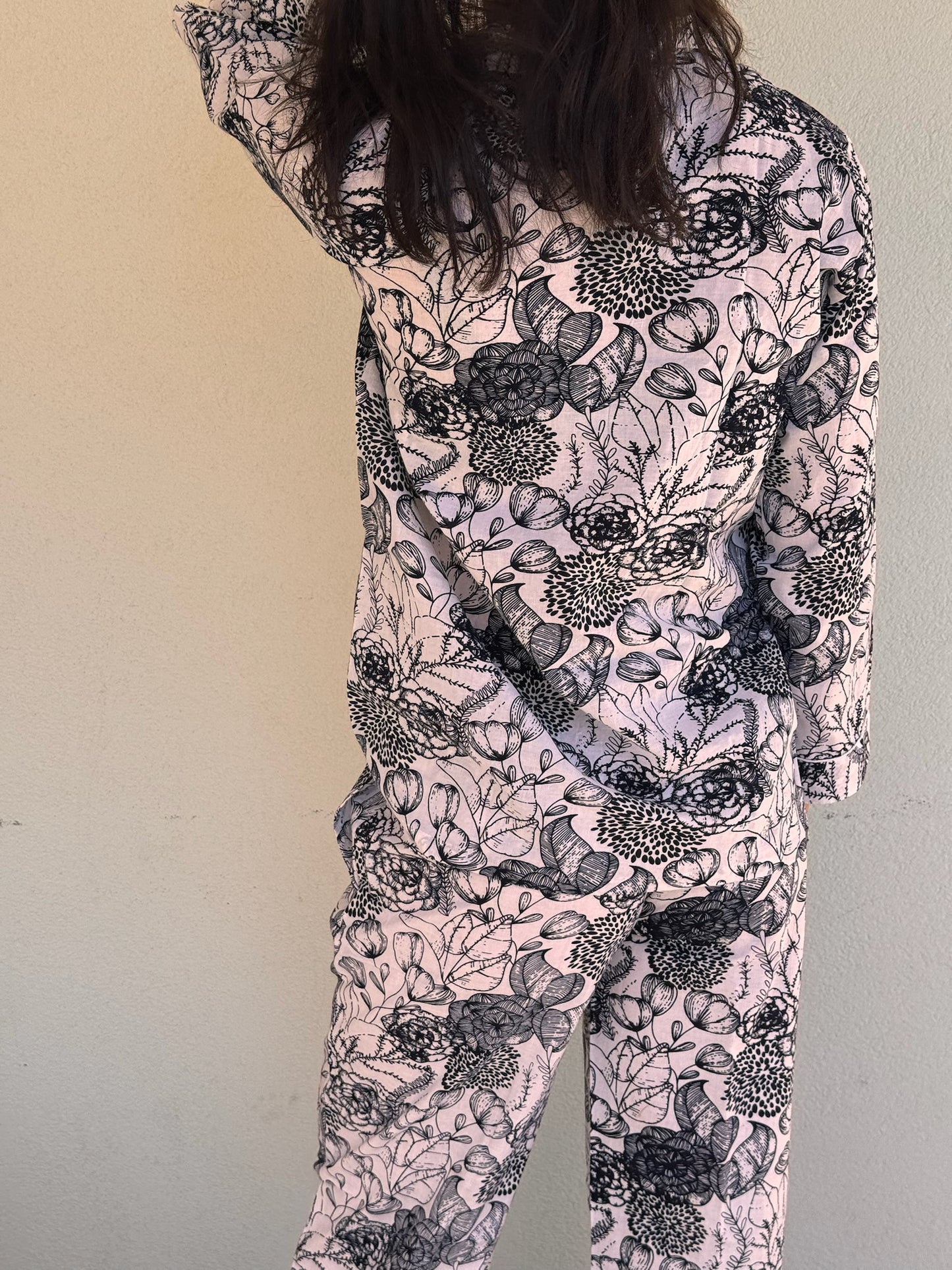 Langer Pyjama aus 100 % reiner Bio-Baumwolle mit Blumenmuster, hergestellt in Jaipur