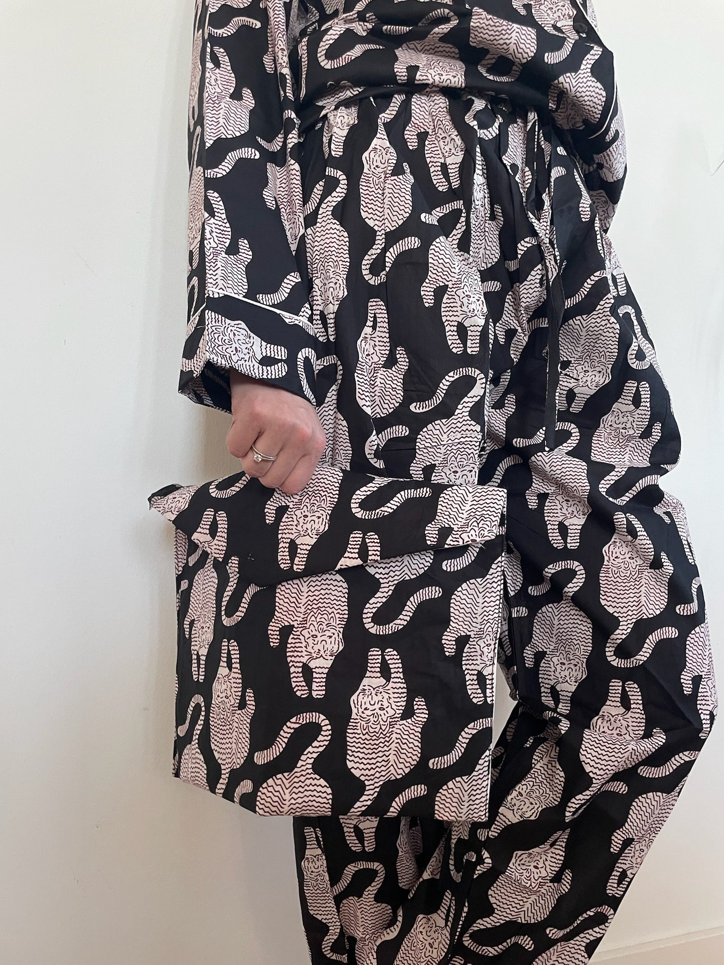 Langer Pyjama aus 100 % reiner Bio-Baumwolle mit Tiermuster, hergestellt in Jaipur