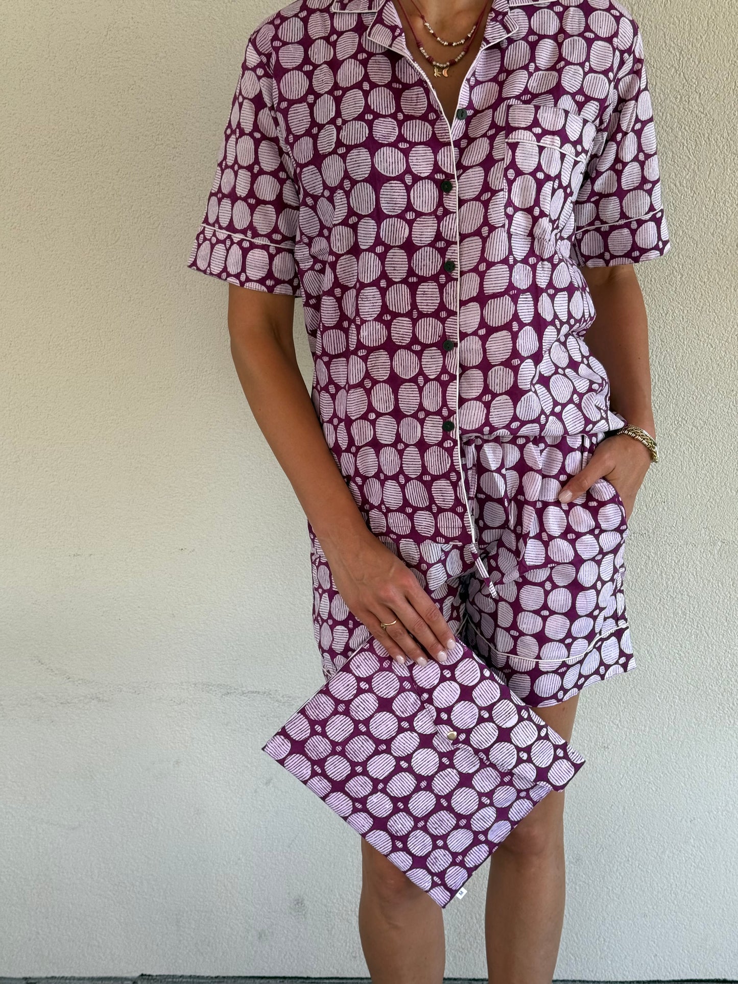 Pigiama corto 100% puro cotone organico a pois viola prugna, made in Jaipur