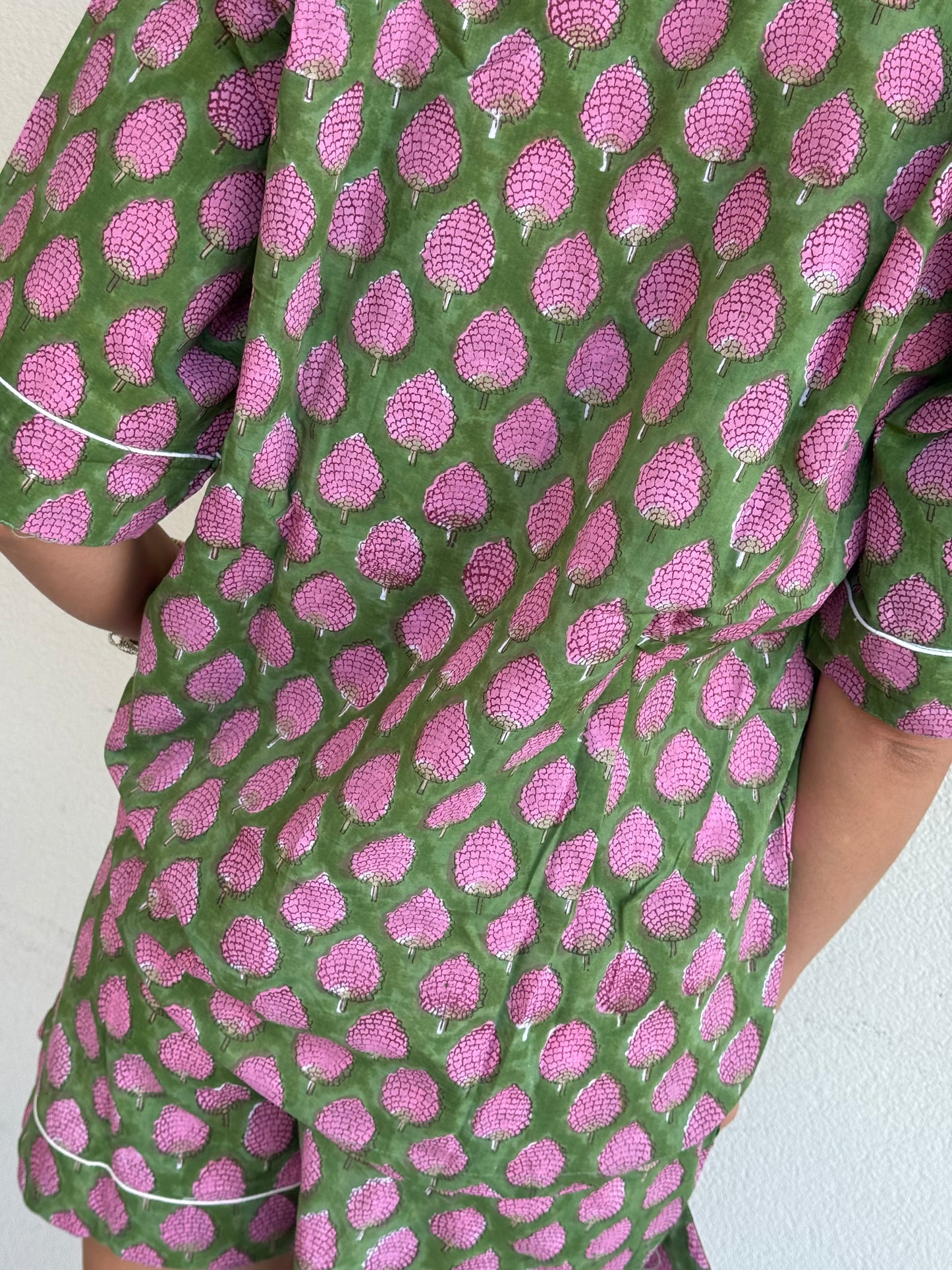 Pigiama corto 100% puro cotone organico more verde e rosa, made in Jaipur