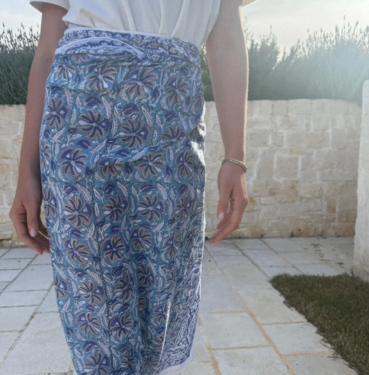 Pareo in mussola di cotone, tessuto stampato a mano. Fantasia floreale. A20