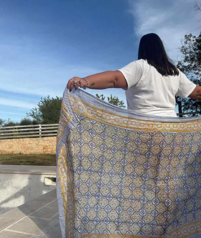 Pareo in mussola di cotone, tessuto stampato a mano. Fantasia floreale. A7