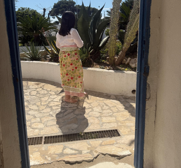 Pareo in mussola di cotone, tessuto stampato a mano. Fantasia floreale.A1