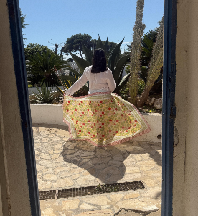 Pareo in mussola di cotone, tessuto stampato a mano. Fantasia floreale.A1