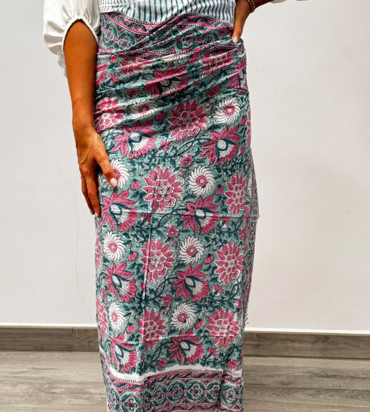 Pareo in mussola di cotone, tessuto stampato a mano. Fantasia floreale.A53