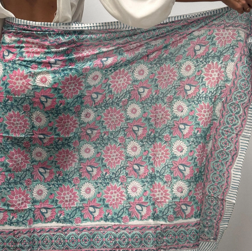 Pareo in mussola di cotone, tessuto stampato a mano. Fantasia floreale.A53