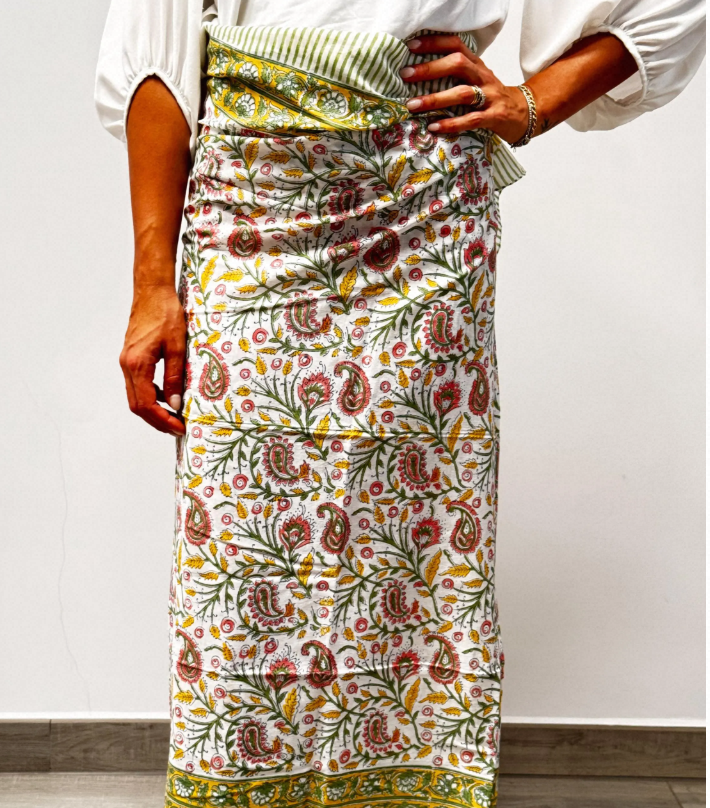 Pareo in mussola di cotone, tessuto stampato a mano. Fantasia floreale .A50