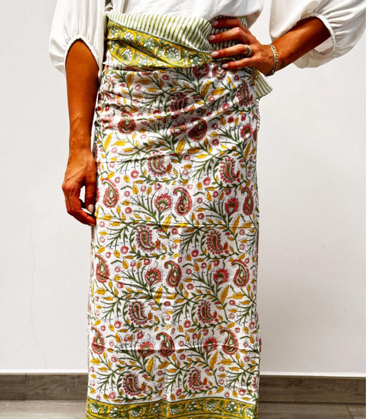 Pareo in mussola di cotone, tessuto stampato a mano. Fantasia floreale .A50