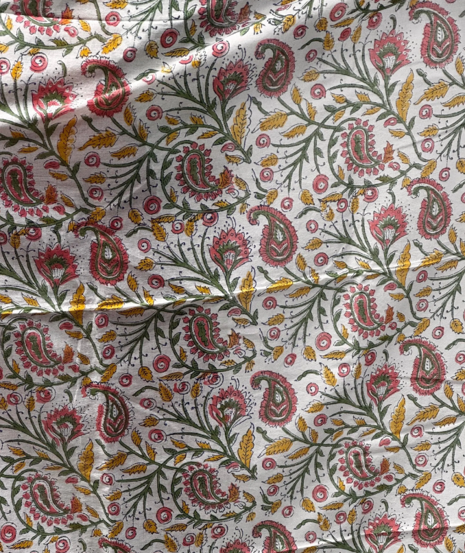 Pareo in mussola di cotone, tessuto stampato a mano. Fantasia floreale .A50