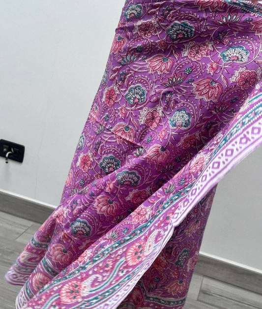 Pareo in mussola di cotone, tessuto stampato a mano. Fantasia floreale .A48