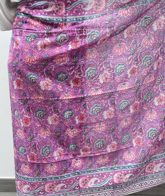 Pareo in mussola di cotone, tessuto stampato a mano. Fantasia floreale .A48