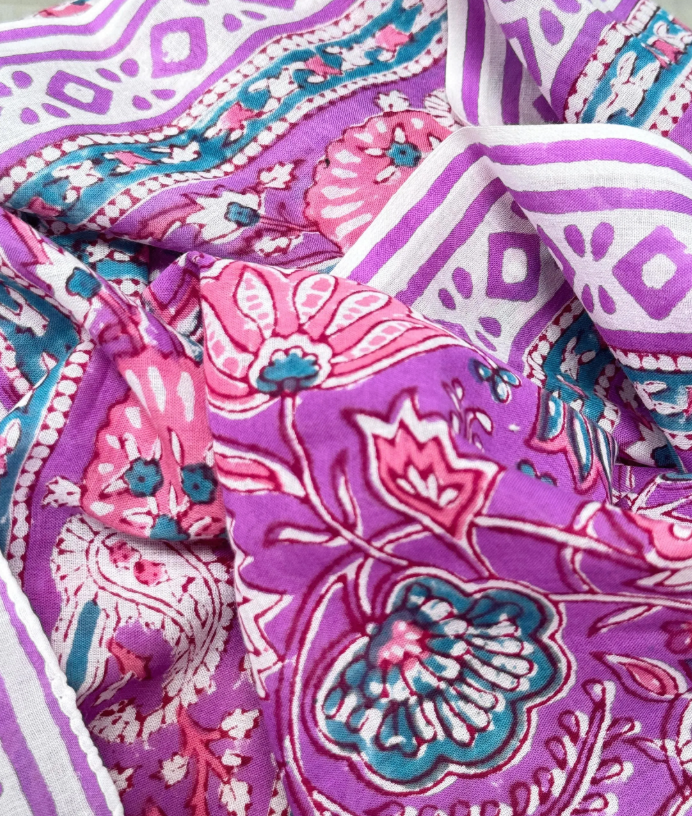 Pareo in mussola di cotone, tessuto stampato a mano. Fantasia floreale .A48