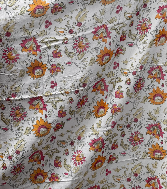 Pareo in mussola di cotone, tessuto stampato a mano. Fantasia floreale.A51